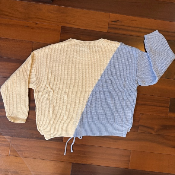 TWO-TONE LIGHT BLUE AND IVORY LONG SLEEVE SWEATER - Picture 10 of 11